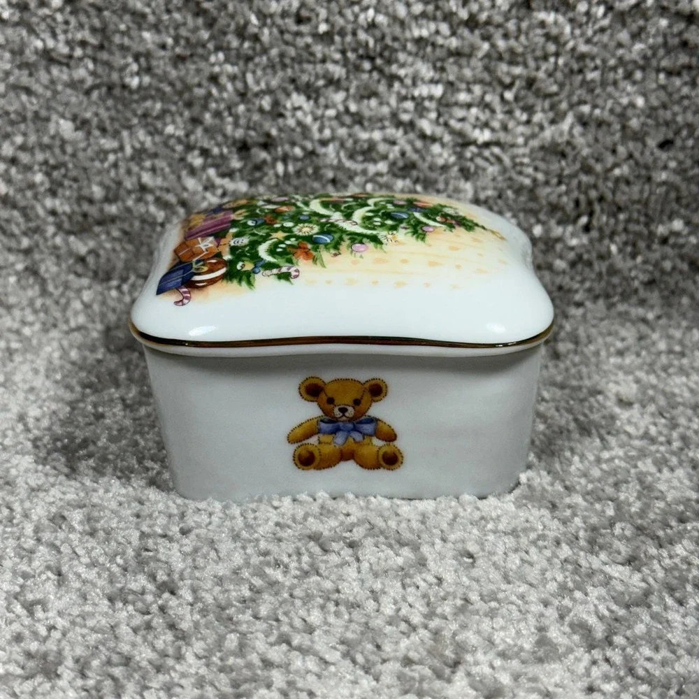 Royal Yarmouth O Christmas Tree Porcelain Music Box 1986 Limited Edition Vintage